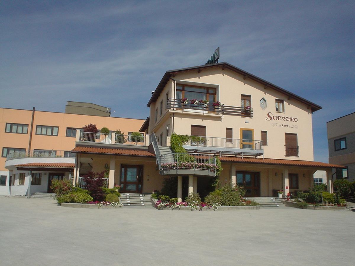 Hotel Sanremo Ceva エクステリア 写真